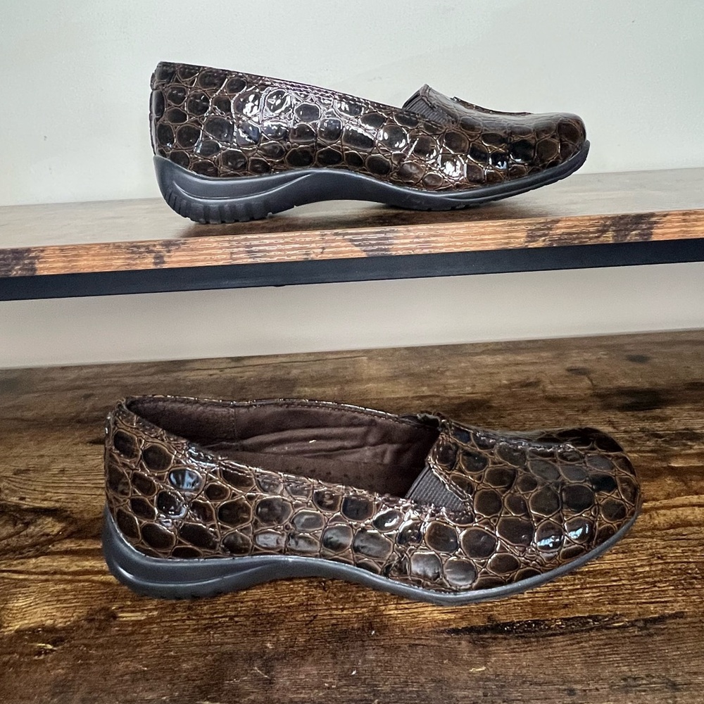 Easy Street Purpose Brown Patent Croco Comfort Wave Slip on Shoes women's 7.5